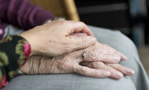 Klare Regelungen für begleitende Sterbehilfe in städtischen Senioreneinrichtungen.
