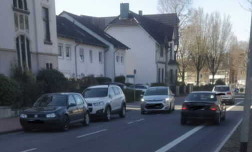 STADTGESTALTER-Vorschlag umgesetzt: Parkverbot auf Bahnhofstraße sorgt für mehr Radverkehrssicherheit. 