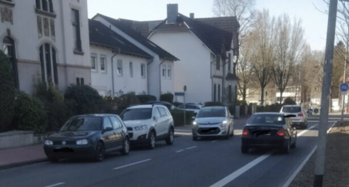 STADTGESTALTER-Vorschlag umgesetzt: Parkverbot auf Bahnhofstraße sorgt für mehr Radverkehrssicherheit. 
